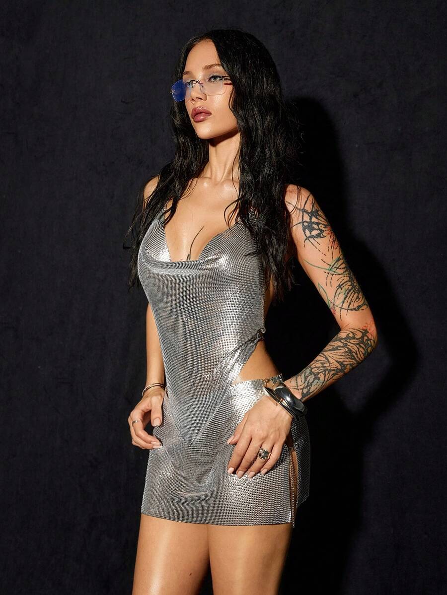 SHEIN ICON Bộ 2 chiếc áo crop top hở vai đính đá lấp lánh phong cách tiệc tùng Giáng sinh và váy ngắn cho nữ - Bạc - Xem 1