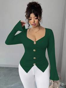 Elenzga Camiseta justa plus size com decote em V e botões de metal, manga flare - Verde escuro - Ver 3
