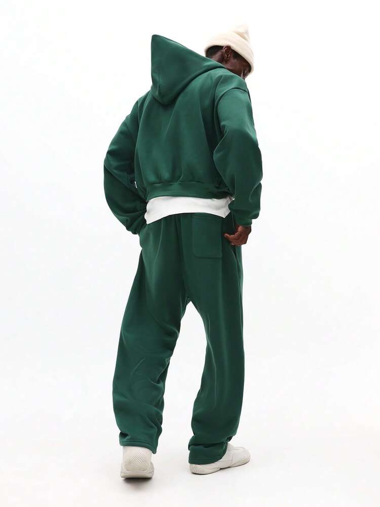 후드 스웨트셔츠와 스웨트팬츠 코디 세트