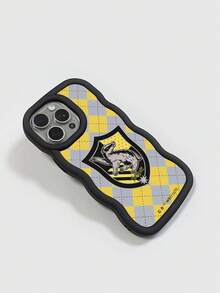 HARRY POTTER X SHEIN Black Soft Frosted Phone Case With Wavy Edges & Large - Hole Design, Featuring Yellow - Gray Argyle Pattern,The Loyal House Insignia & Loyal House Typography, Compatible With IPhone & Galaxy, Ideal For He Boy Who Lived Fans In Daily Use.Phone Case Compatible With IPhone 17 /Air / 17 Pro / 17 Pro Max, Cover For IPhone & Galaxy Protective Shell - Black - View 5