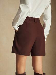 BizChic 2025 Automne/Hiver Nouveaux shorts femme vintage bordeaux avec poches latérales et taille plissée. Chic rétro, élégant et moderne pour le bureau, les déplacements quotidiens, les fêtes de Noël, du Nouvel An, d'Action de grâce, les plages, les remises de diplômes. Mode polyvalente et romantique, convient pour les invités de mariage, les hôtes, les rendez-vous, les fêtes, les concerts, les brunchs, les aéroports et de multiples occasions.