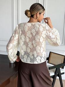 SHEIN Frenchy Nueva blusa elegante de encaje transparente de unicolor con cuello en V y lazo delantero de manga larga para mujer en otoño e invierno. Adecuada para uso diario, salir, vacaciones, otoño. Disponible en color albaricoque. - Albaricoque - Ver 5