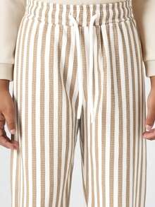 SUMWON 男童圆领卫衣和条纹裤套装，休闲日常舒适长袖上衣搭配宽松裤子，适合度假穿着。 - 米色 - 查看 5