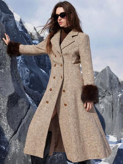 Aveloria Modichic Damkappa i tjock tweed med överdimensionerad krage och dubbelknäppt manschettkant