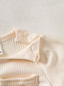 SHEIN Conjunto básico para recién nacido niño, parte superior de tela texturizada con diseño de bolsillo y estampado de oso - Albaricoque - Ver 7