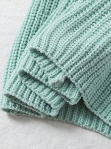 1件春秋纯色圆领珍珠针织无袖连衣裙搭配短款V领串珠蝴蝶结长袖毛衣，常规厚度，休闲日常穿着，适合聚会、逛街等场合