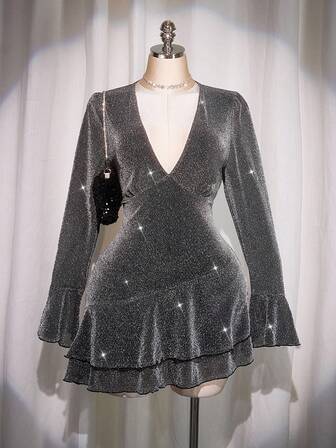 SHEIN ICON Vestido mini con escote en V profundo, mangas acampanadas y volantes en el bajo, color borgoña, para mujer de talla grande