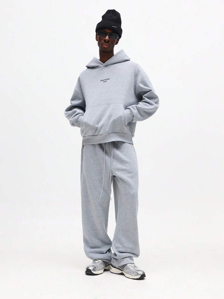Felpa oversize con cappuccio e pantaloni della tuta coordinati
