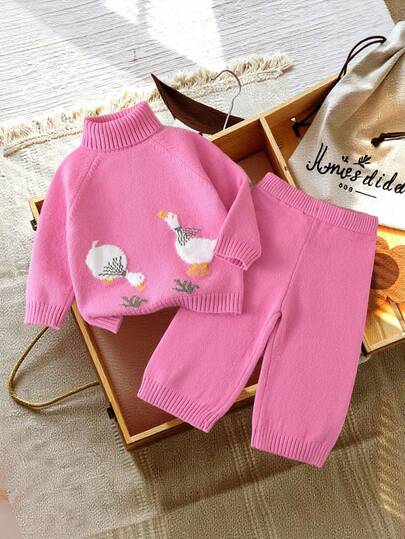 Infant/Toddler Girls' Sweater Set, Pink Cute Duck Jacquard Knit Turtleneck Raglan Sleeve Sweater And Wide Leg Pants Set, Soft And Comfortable, Suitable For Daily, Outdoor, Travel, Vacation, Home, Daycare, And Children's Play Baby Set Autumn Winter Season Baby Girl Sweaters Set Goose Baby Outfit Two Piece Winter Outfits For Toddler Girl Duck Toddler Clothes Girl