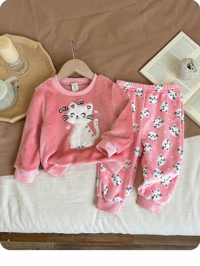 SHEIN Conjunto de pijama de top de manga larga y pantalones con diseño de patrones de dibujos animados lindos y peludos para bebé niña, otoño/invierno
