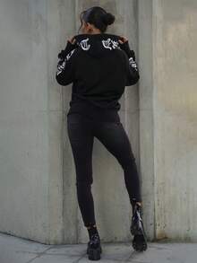 SAYEHFBABY 黑色字母图案拉链插肩袖连帽衫，毕业长袖上衣，返校服装，毕业典礼，女士教师服装，秋冬返校 - 黑色 - 查看 2