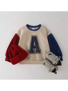 THE HAPPY LOOK Kleine Jungen Sweatshirt mit Buchstaben-Muster, süßer Raglan-Farbblock, Rundhalsausschnitt, lässig für Outdoor-Sport, Herbst/Winter