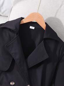 优雅贴身通勤百搭经典卡其色翻领袖口双排扣系腰风衣，适合少女