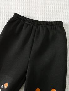 Cozy Pixies 两件套男婴卡通熊脸图案针织柔软圆领长袖套头卫衣和弹力腰束脚裤，舒适百搭时尚休闲套装，适合室内、室外、休闲、滑雪、返校、日常穿着、运动、玩耍、派对、节日、万圣节、圣诞节、新年、情人节、旅行等多种场合。 - 彩色 - 查看 6