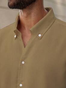 Manfinity Homme Camisa casual de diseño minimalista con botones delanteros, manga larga y hombros rectos, dunicolordo, para hombres de talla grande - Marrón - Ver 6