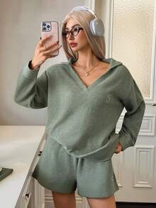 DAZY 2件套女士休闲字母刺绣V领长袖上衣和短裤家居服套装，冬季服装 - 綠色 - 查看 9
