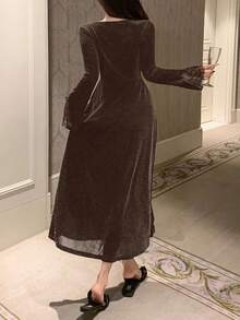 DAZY 迷人天鹅绒蕾丝边拼布领腰收紧长款女式睡袍 - 咖啡棕 - 查看 2