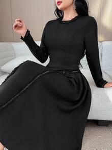 Modelyn فستان أنيق متوسط الطول بأكمام طويلة وياقة مستديرة وهامش شرابة من لون واحد للنساء - الأسود - مشاهدة 4