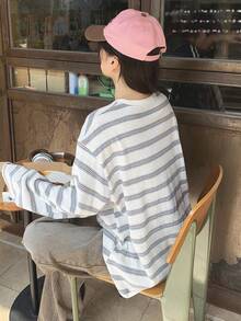 DAZY 条纹宽松落肩长袖圆领女士休闲T恤 - 藍白色 - 查看 2