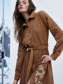 Aveloria Modichic 秋季英伦风针织木珠腰带，花卉刺绣，保暖内衬长袖连衣裙 - 棕色 - 查看 3