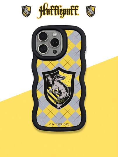 HARRY POTTER X SHEIN Funda de teléfono suave y con escarcha negra con bordes ondulados y diseño de gran orificio, con un patrón de argyle amarillo y gris, el emblema de la Casa Leal y la tipografía de la Casa Leal, compatible con iPhone y Galaxy, ideal para los fans de El niño que vivió en el uso diario. Funda de teléfono compatible con iPhone 17 /Air / 17 Pro / 17 Pro Max, cubierta para iPhone y Galaxy Protective Shell