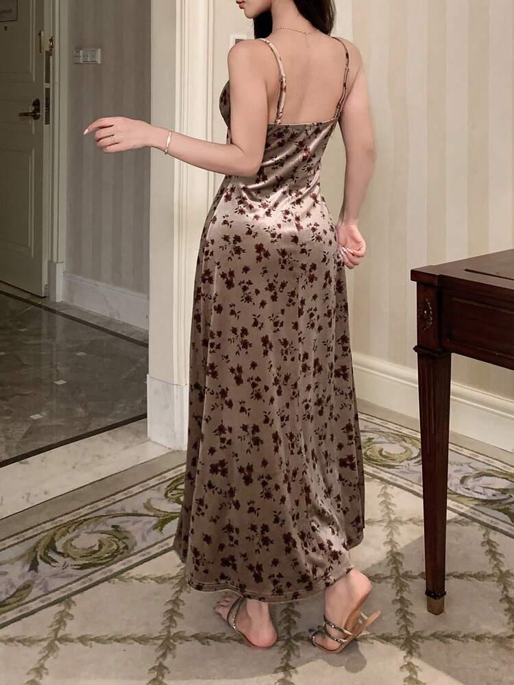 Charming Vintage Floral Pattern Velvet & Lace Patchwork Slim Fit Long Nightgown For Women