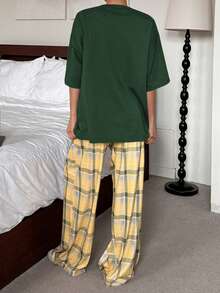 DAZY 女士休闲小狗字母印花 T 恤上衣和格子宽松裤睡衣套装 - 綠色 - 查看 2