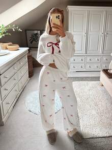 CovetEZ 蝴蝶结刺绣上衣和裤子睡衣套装 - 白色 - 查看 6