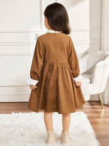 年轻女孩灯芯绒拼色立领荷叶边下摆蝴蝶装饰腰部修身喇叭裙，适合秋冬休闲外出，优雅中长连衣裙，棕色 - 卡其色 - 查看 7