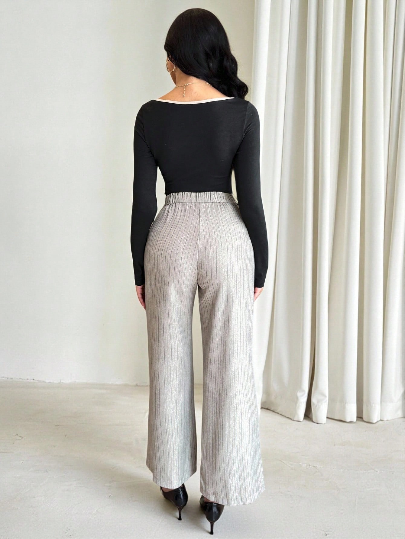 Vavine مجموعة مكونة من 2 قطعة: ملابس علوية ضيقة بي...