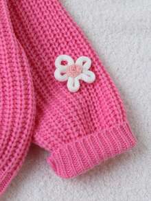 SHEIN 1 Stück Baby Mädchen Pullover, rosa Rundhalsausschnitt mit "Baby" gesticktem Buchstaben und 3D Blumen Dekor, süßer & frischer minimalistischer Stil, reguläre Dicke, sauberer Saum und Bündchen, weiche und glatte Textur, vielseitig für den täglichen Gebrauch, Outdoor-Spiel, geeignet für Frühling/Herbst