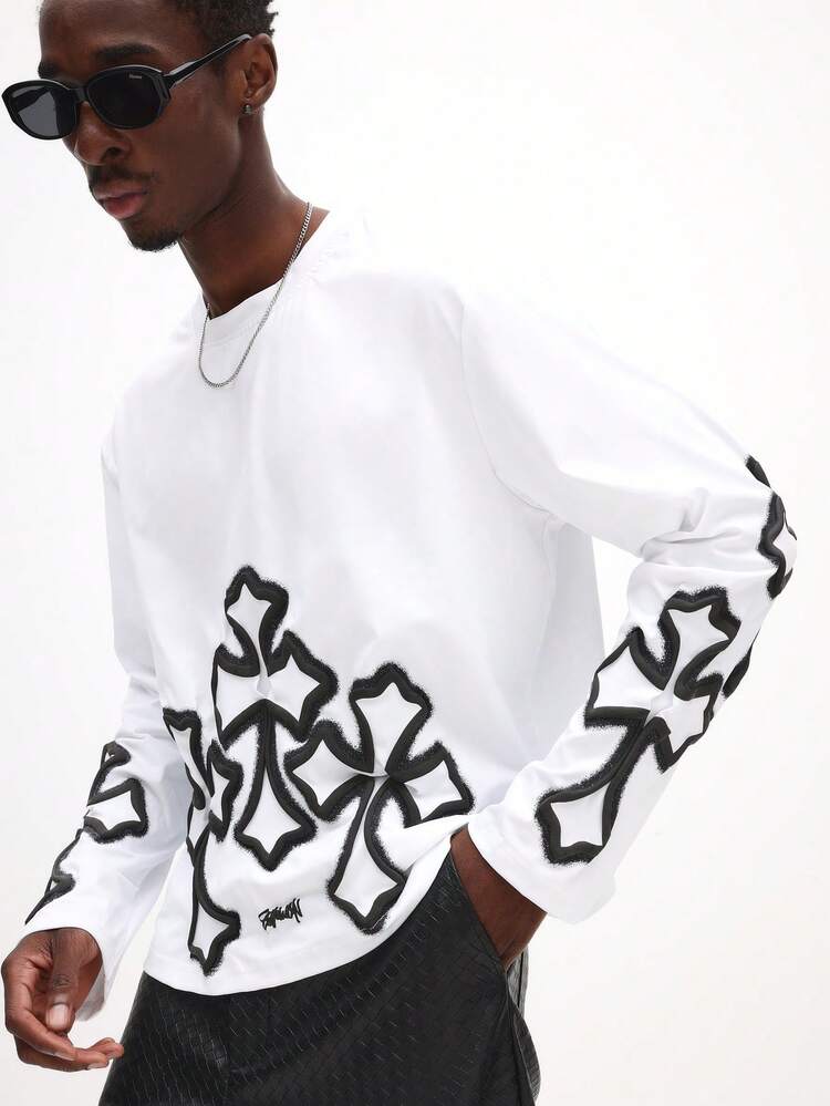 T-shirt graphique à manches longues avec motif croisé