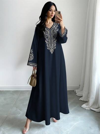 SHEIN Najma 大码女式佩斯利花卉数码印花 V 领长袖优雅阿拉伯风格长裙，春秋季