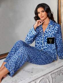 LuxeNights 仿丝豹纹翻领上衣和裤子女士睡衣套装，秋冬服装 - 彩色 - 查看 4