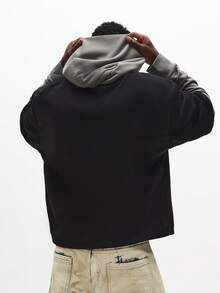 SUMWON 常规套头连帽衫，胸前印有徽标，前口袋休闲街头风格运动衫，适合日常穿着 - 黑色 - 查看 2