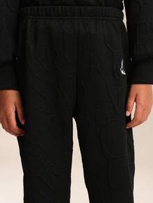 SUMWON Conjunto de sudadera con capucha y pantalón jogger para niños sin cordón en la capucha y bolsillo central - Negro - Ver 7