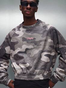PLAYBOY X SUMWON Oversized Camouflage Cropped Sweatshirt With Raglan Sleeves And Print