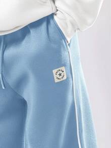 Bộ đồ thể thao phối hợp SUMWON dành cho tuổi teen, gồm áo hoodie và quần nỉ, có logo thương hiệu, thích hợp mặc thường ngày hoặc đi nghỉ mát. - Xanh và trắng - Xem 6