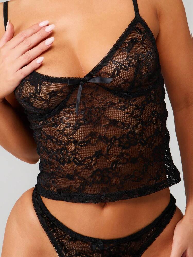 MISSGUIDED Lace Bra And Panty Set With Floral Pattern Lingerie Collection