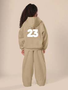 SUMWON 少女连帽衫和运动裤套装，带帽子和口袋，休闲穿着，印花图案，适合度假穿着 - 米色 - 查看 2