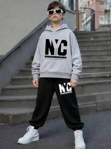 适合青少年男孩的舒适秋冬款式，休闲时尚创意个性化清新简约高端数字字母标语印花连帽衫和运动裤套装，舒适套装 - 彩色 - 查看 5