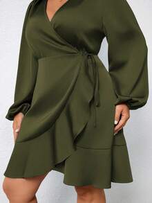 SHEIN Clasi 大码女式纯色斜领灯笼袖侧系带裹身缎面连衣裙，春秋季 - 軍綠色 - 查看 5