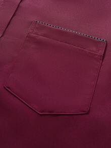 Manfinity Mode 大码男士休闲撞色饰边纽扣长袖衬衫，适合秋季通勤 - 酒紅色 - 查看 8