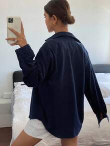 Livesso 女款素色休閒百搭寬鬆長袖翻領口袋襯衫，春夏秋上衣，適合校園穿搭 - 藏蓝色 - 查看 2
