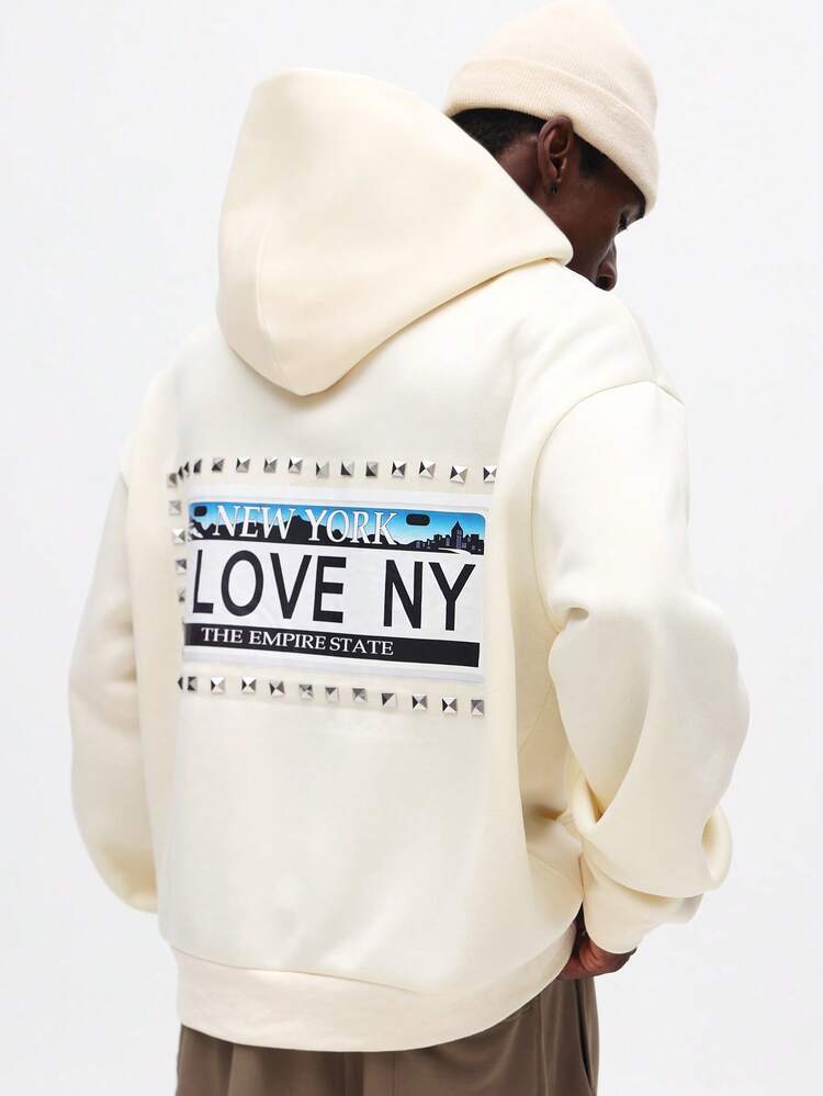 Sweat à capuche clouté avec imprimé plaque d'immatriculation