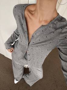 DAZY Bộ đồ ngủ 2 món quần dài tay cổ ve in họa tiết chấm bi có viền nhún bèo cho nữ - Màu xám đen - Xem 3