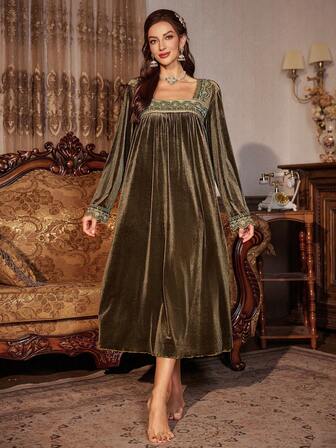 SHEIN Palace Nights Women's Vintage Autumn/Winter Velvet Patchwork Contrast Color Embroidered Lace Trim Long Sleeve Nightgown, Moo Moo Night Dress