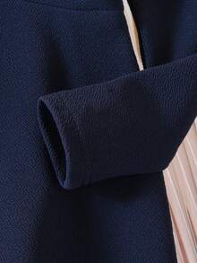Emery Rose Kids Emery Rose Kids Váy dài tay trang trí nút màu xanh navy tối giản dễ thương cho bé gái, váy thu đông cho bé màu xanh navy cho bé mùa đông - Màu xanh lam - Xem 12
