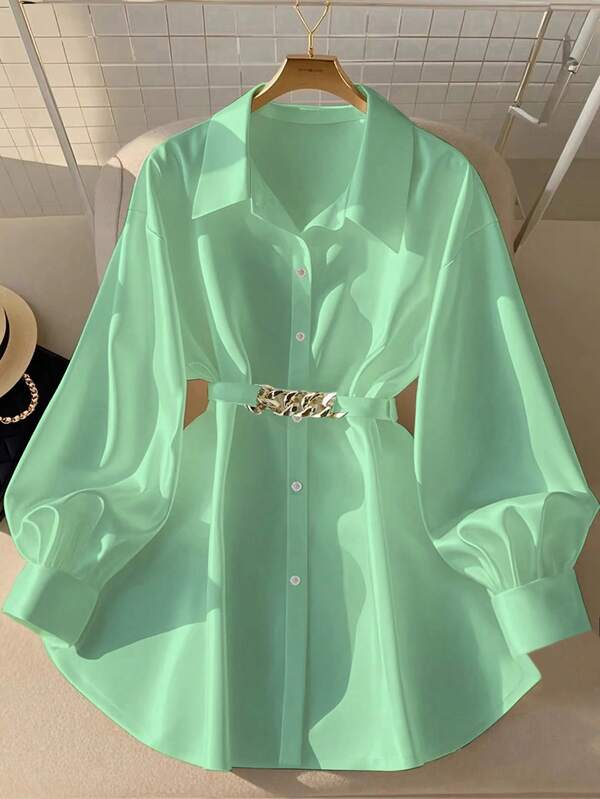 GlowEve Blusa de manga larga elegante con botones frontales y cadena de metal de unicolor para mujer