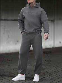 Manfinity CasualCool 男士纯色落肩长袖休闲宽松多功能连帽衫套装 Katseye 男士运动套装 男士健身服 男士慢跑套装 街头风男士喇叭运动裤 Old Money 风格，适合日常休闲、周末旅行、户外活动、探险旅行、轻松的工作环境或半正式场合，也是送给男友/丈夫的礼物、周年纪念礼物和圣诞节服装的理想之选。 - 深灰色 - 查看 4